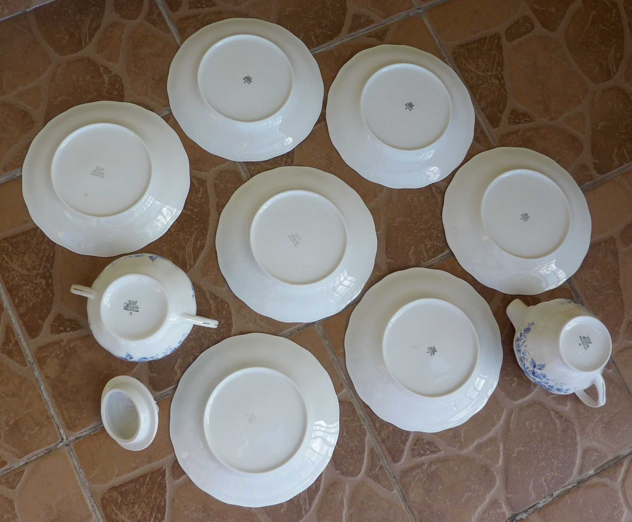 elementy serwisu - mlecznik - cukiernica - talerze - ZPS KAROLINA -PRL
