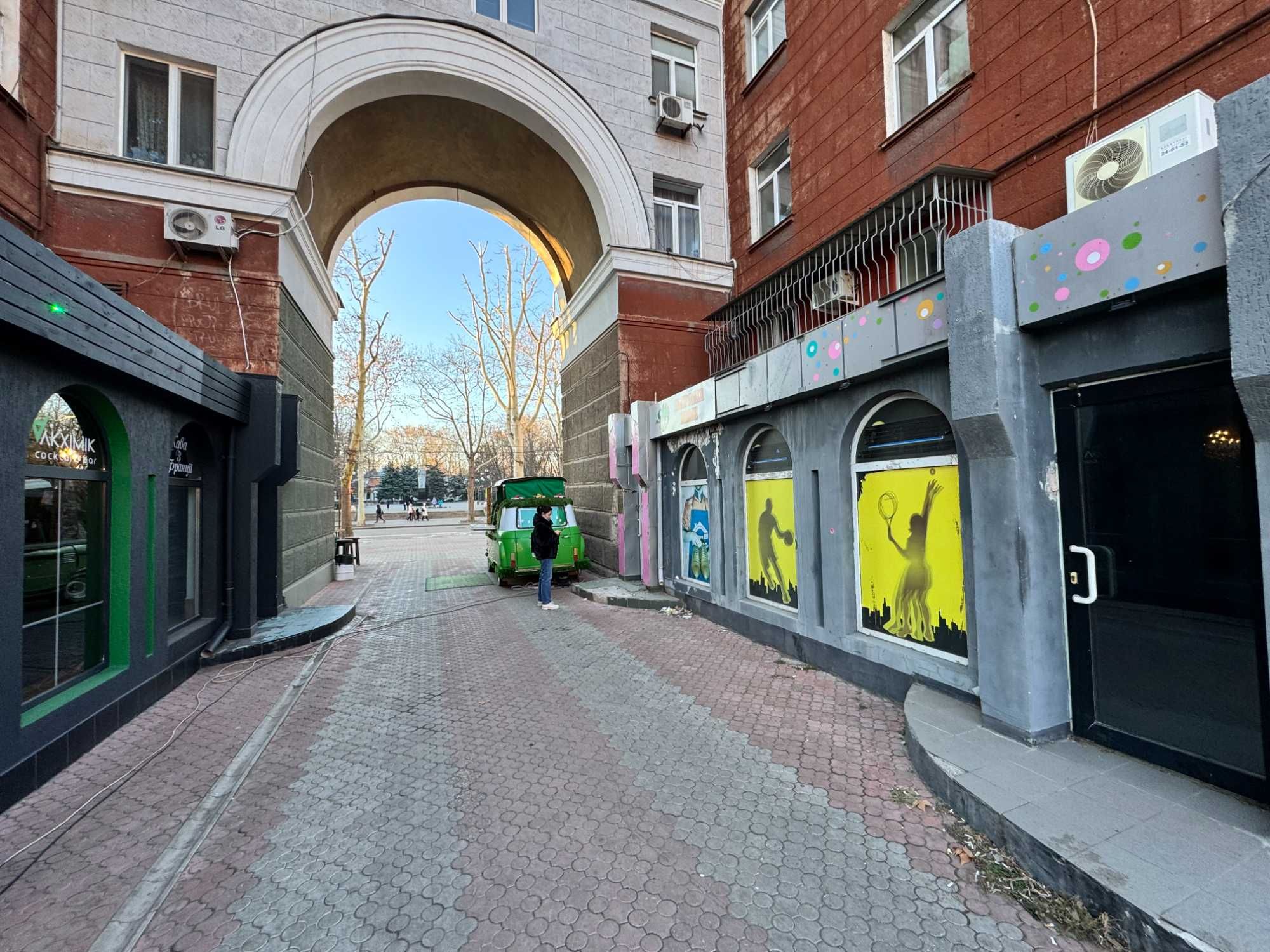 Соборна 6,5 кв.м. перший поверх гарне місце прохідняк