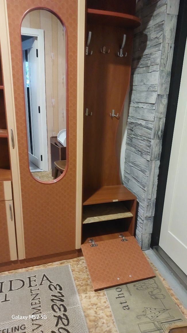 Продам прихожку в передпокій