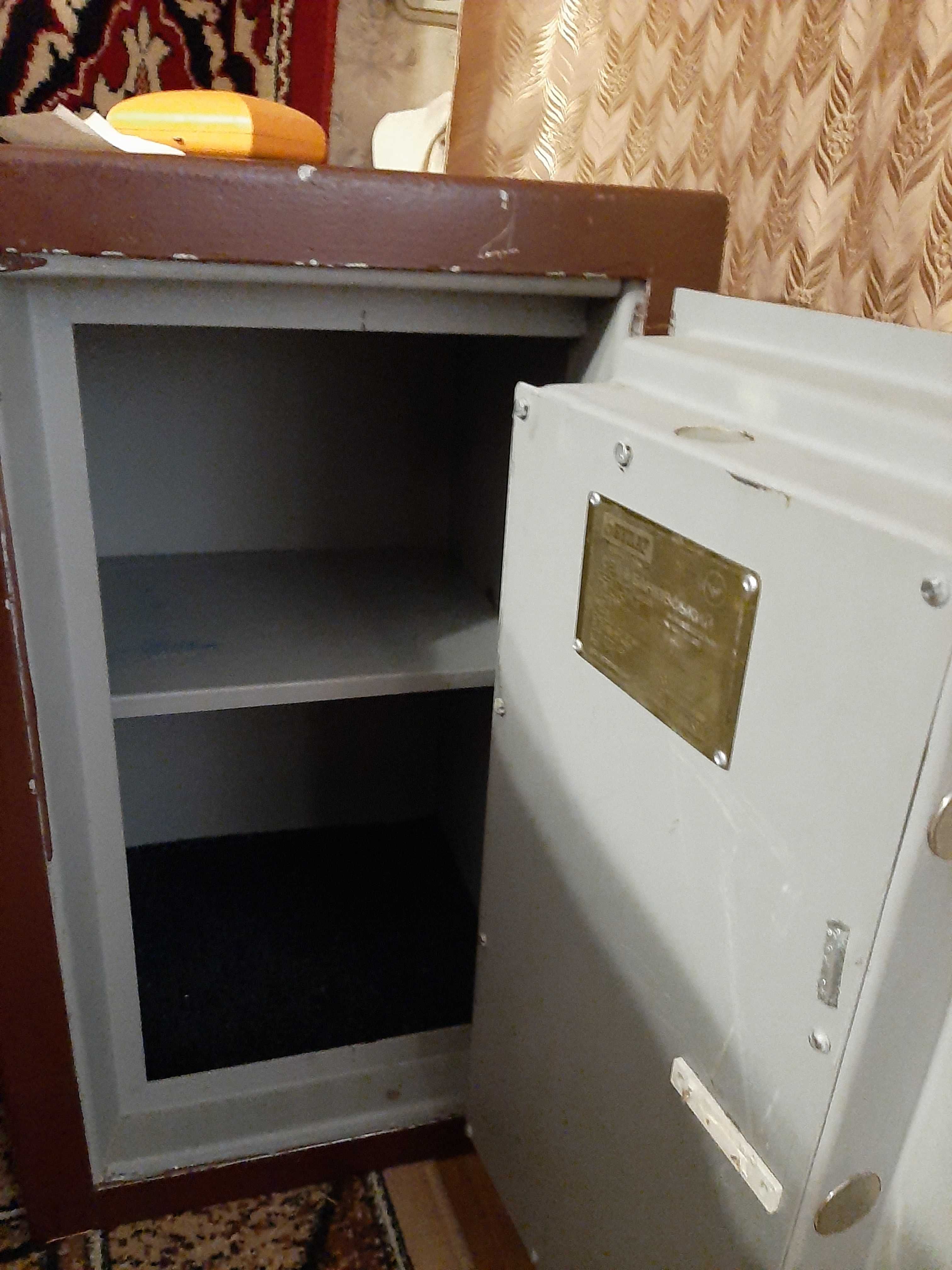 Продам банковский сейф