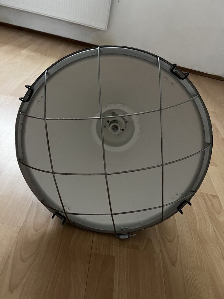 Lampa przemysłowa PRL, po odnowieniu.