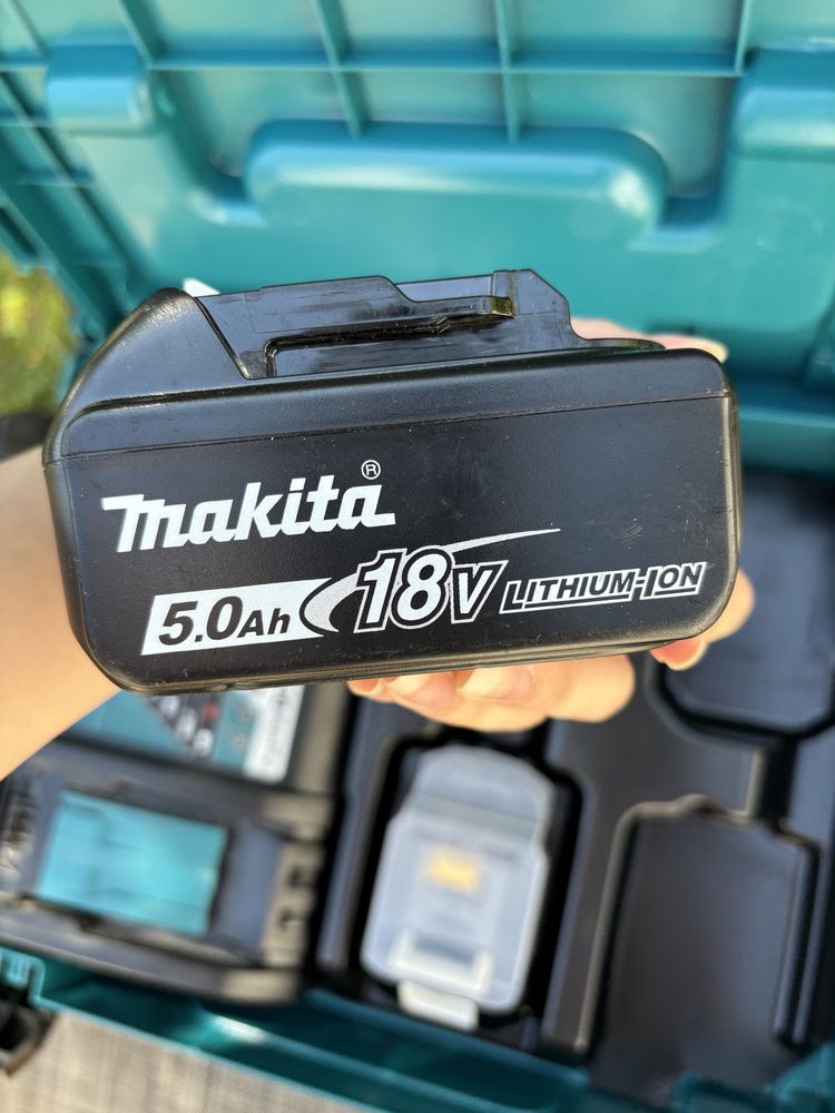 Zestaw baterii z ladowarka 18v makita.