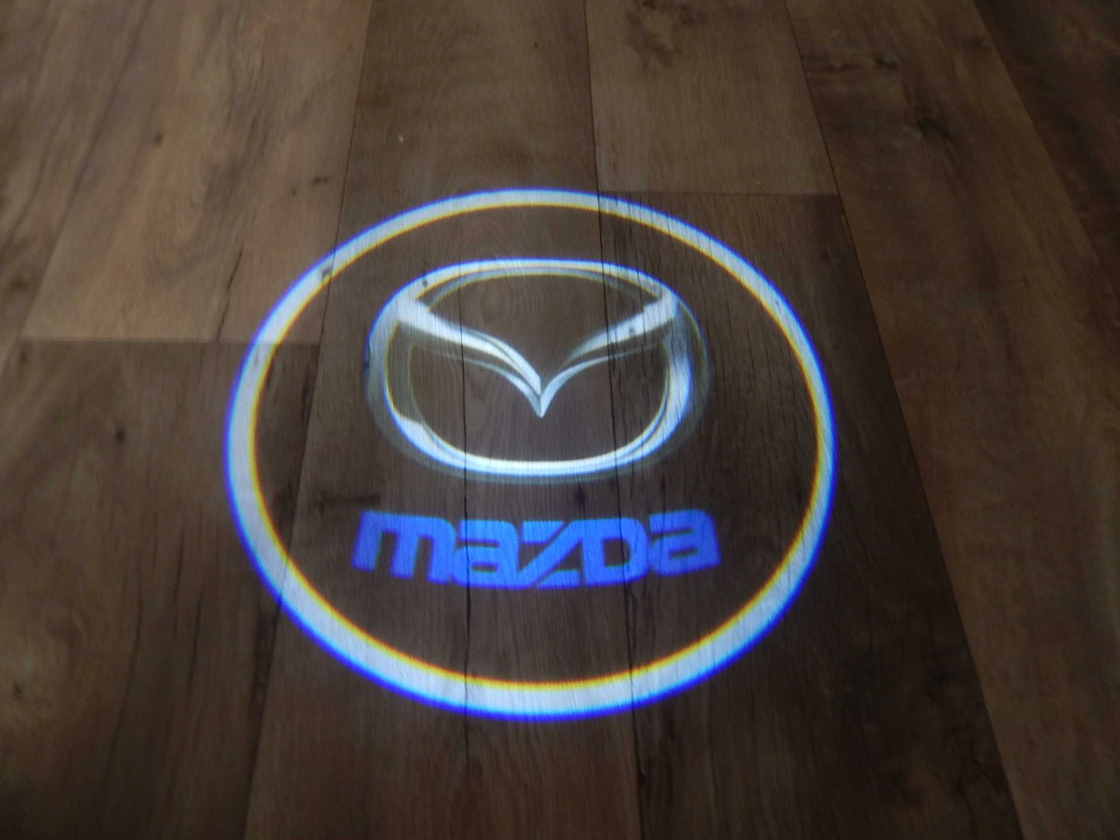 Лазерная проекция , логотип MAZDA в двери машины