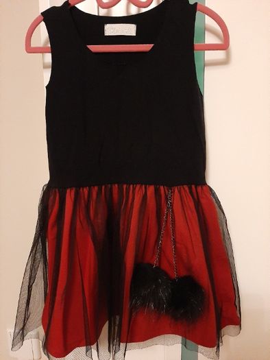 Sukienka Mała Mi czerwono czarna z tiulem i pomponami