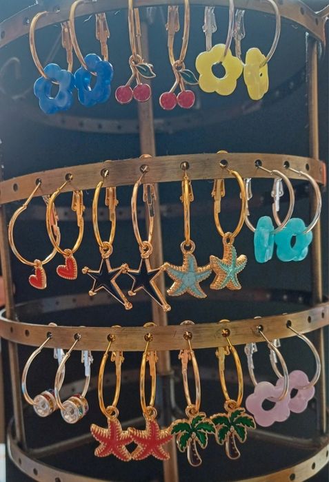 Brincos. Novos. Cada 2,20€