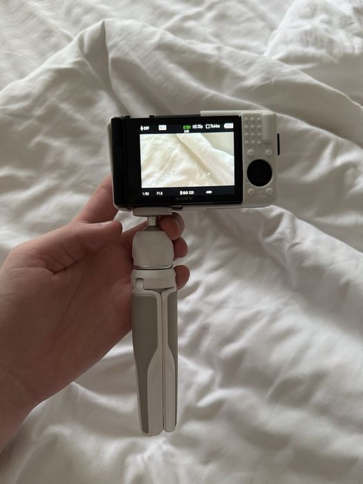 Sony ZV-1 m2 + повний набір аксесуарів (штатив, спалах, чохол)