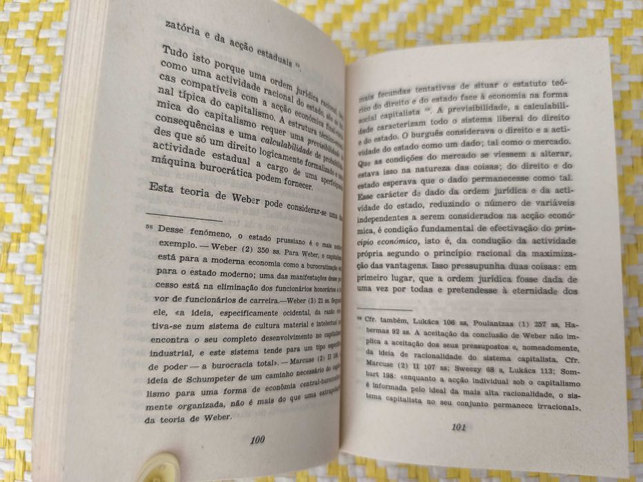 A ordem jurídica do capitalismo . 
Vital Moreira