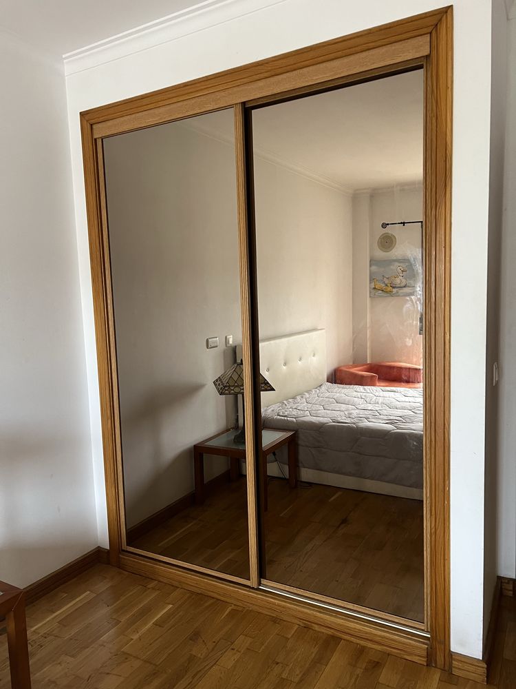 Alugo Quarto em Carnaxide