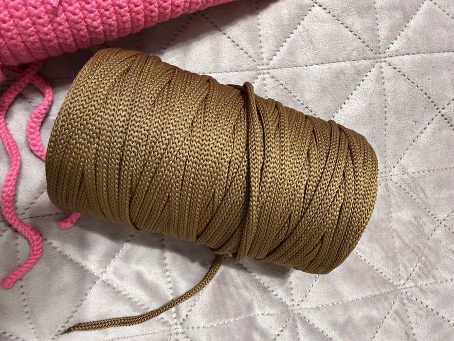 Віддам недов'язаний топ під розпуск + моток поліестерового шнура