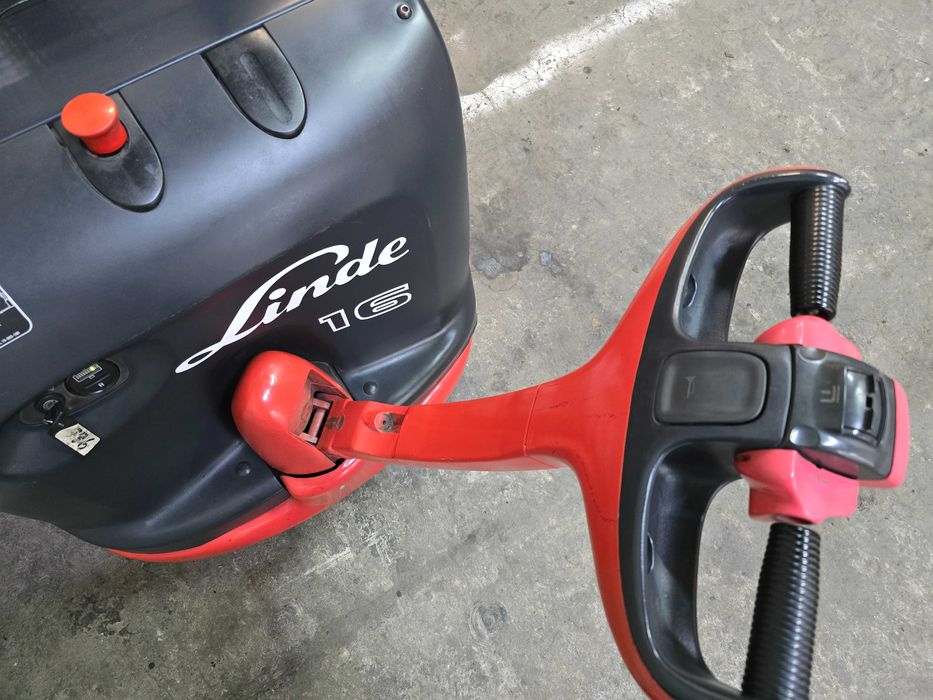 Штабелер самохідний Linde 1.6 тонни, підйом 3,7 метра