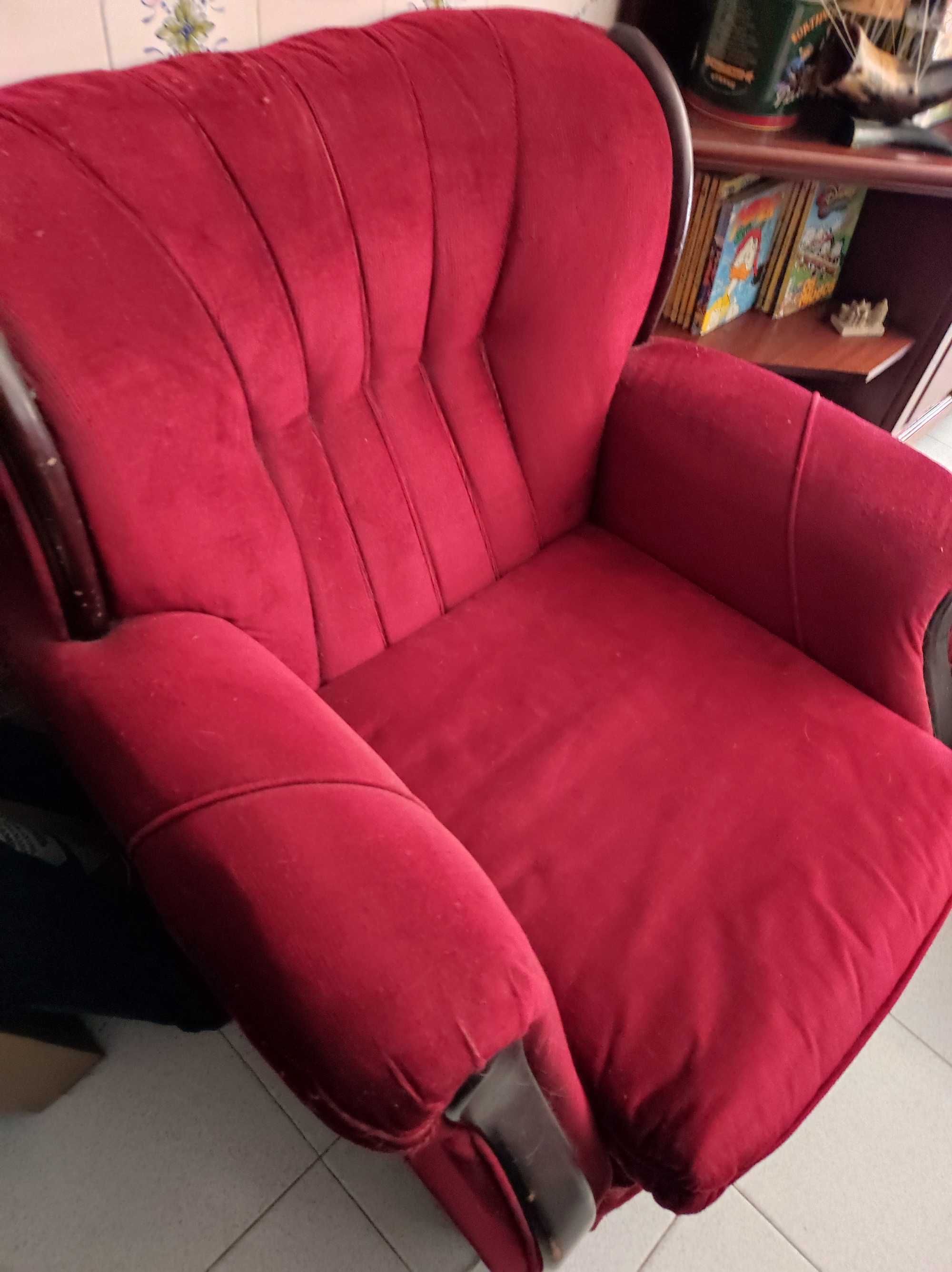 Sofá 3 lugares + 2 sofás de um lugar + microondas