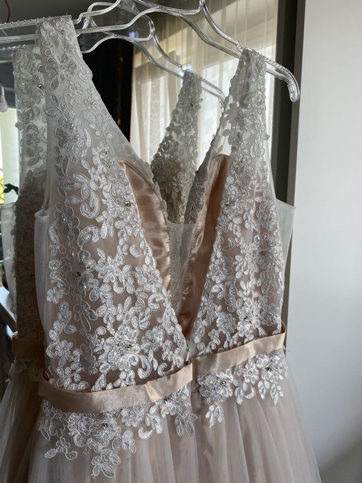 Suknia ślubna z koronki i tiulu, rozmiar 38