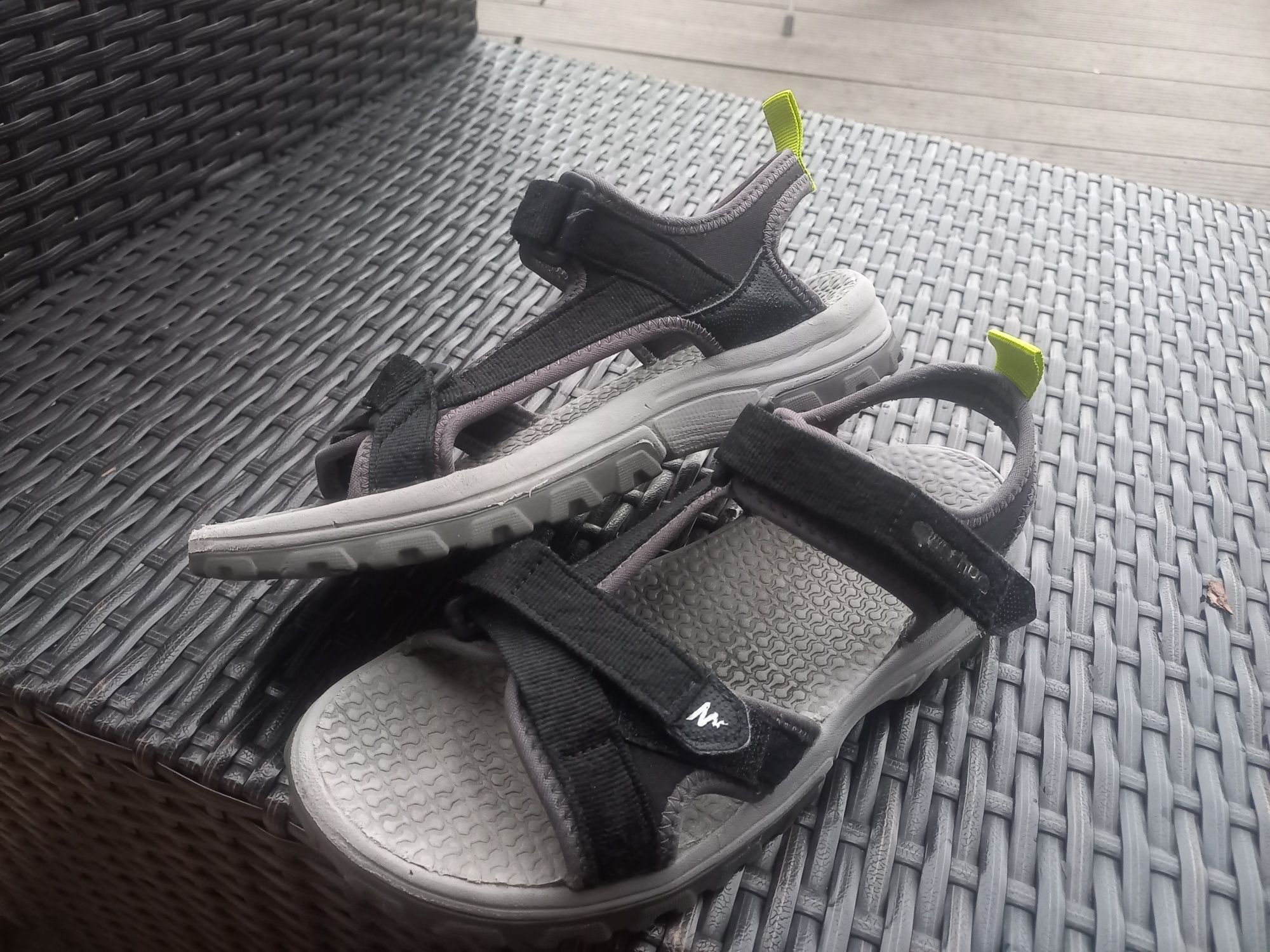 Sandałki Decathlon rozmiar 35 22,5 cm sandały sportowe czarne Quechua