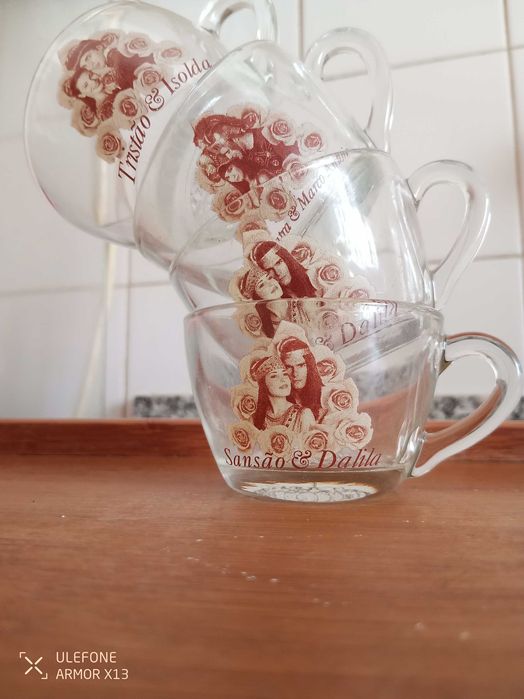 4 chávenas para café, tema casais históricos