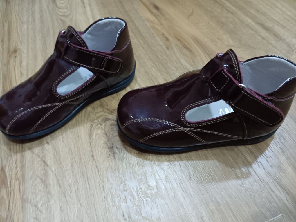 Sapatos em pele bordeaux 22/23