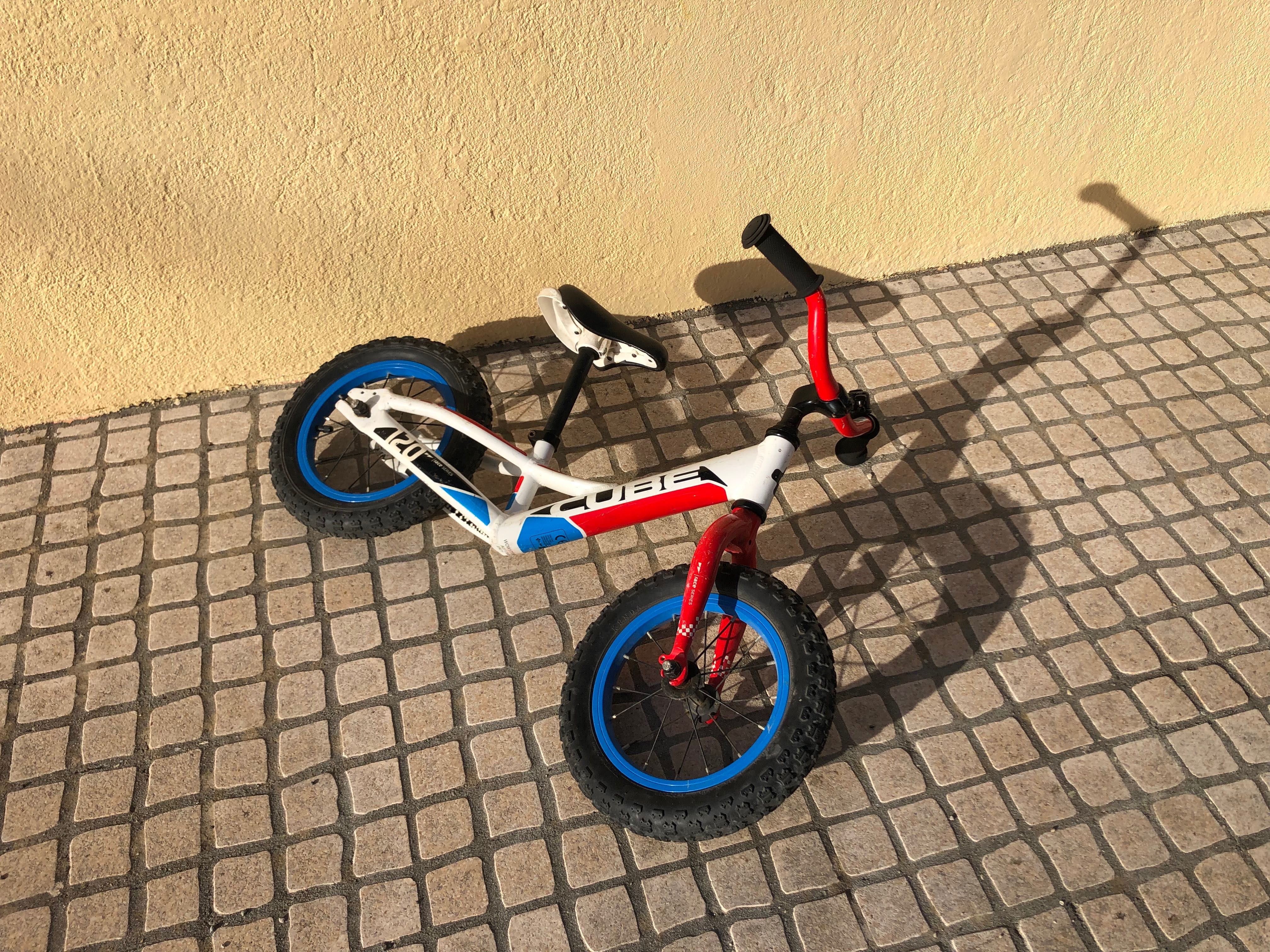 Bicicleta de criança sem pedais da CUBE