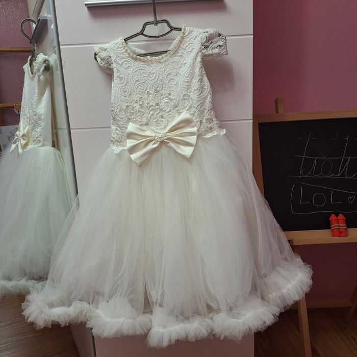 Плаття біле пишне на дівчинку