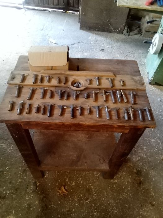 Tupia rioby com messa de madeira