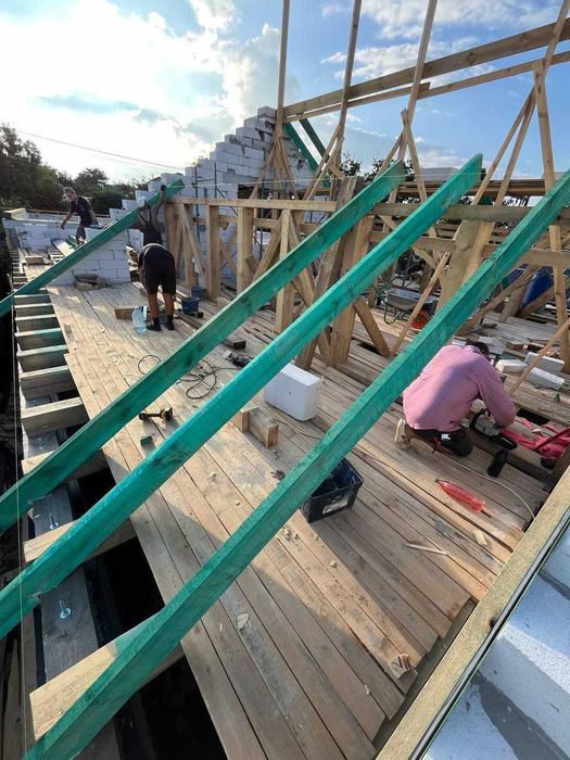 Покрівельні роботи найкраща ціна. Кровельщики, крыша металочерепиця