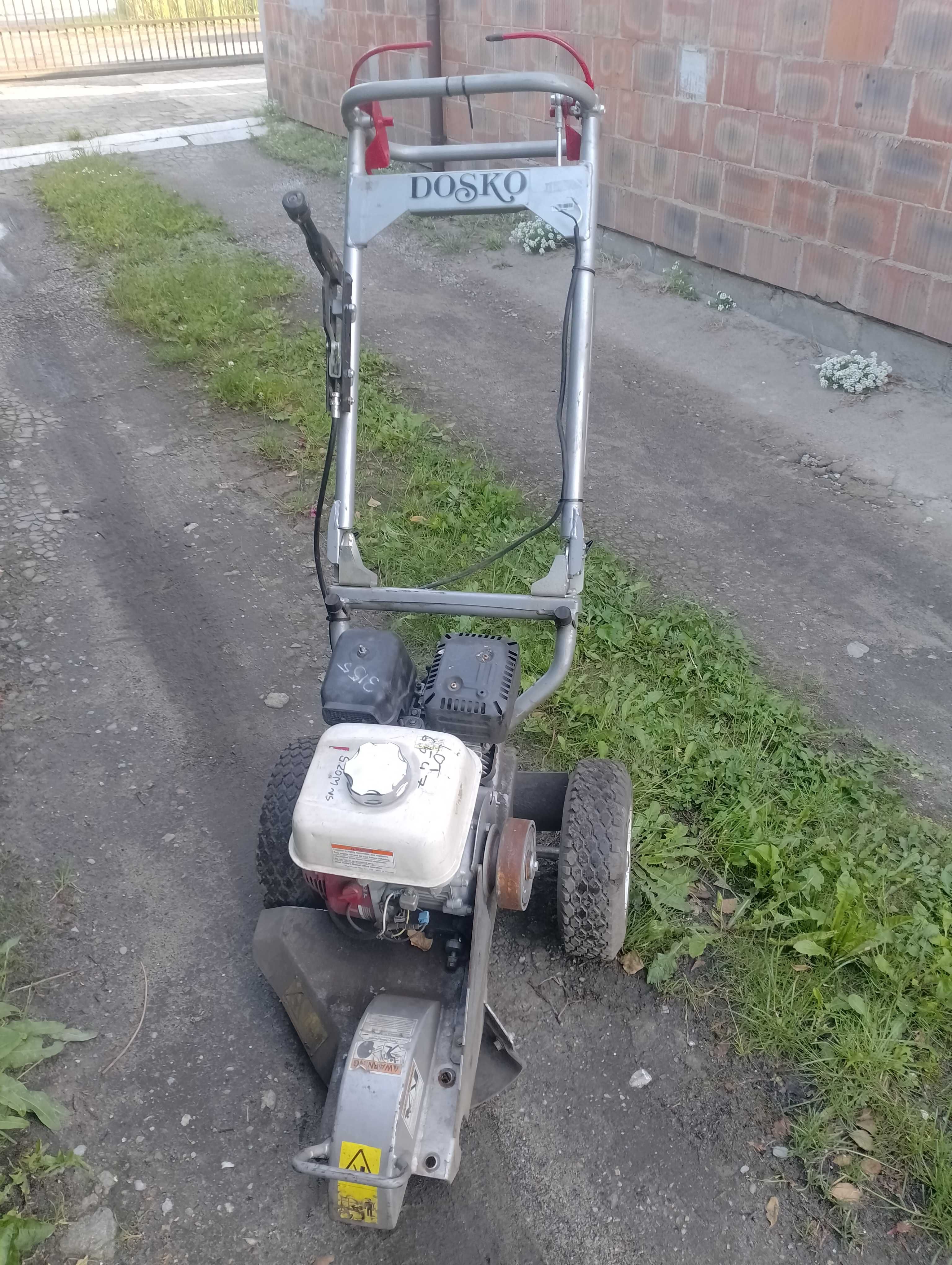 Frezarka (rozdrabniarka) do pni Dosko 200-6H Honda silnik
