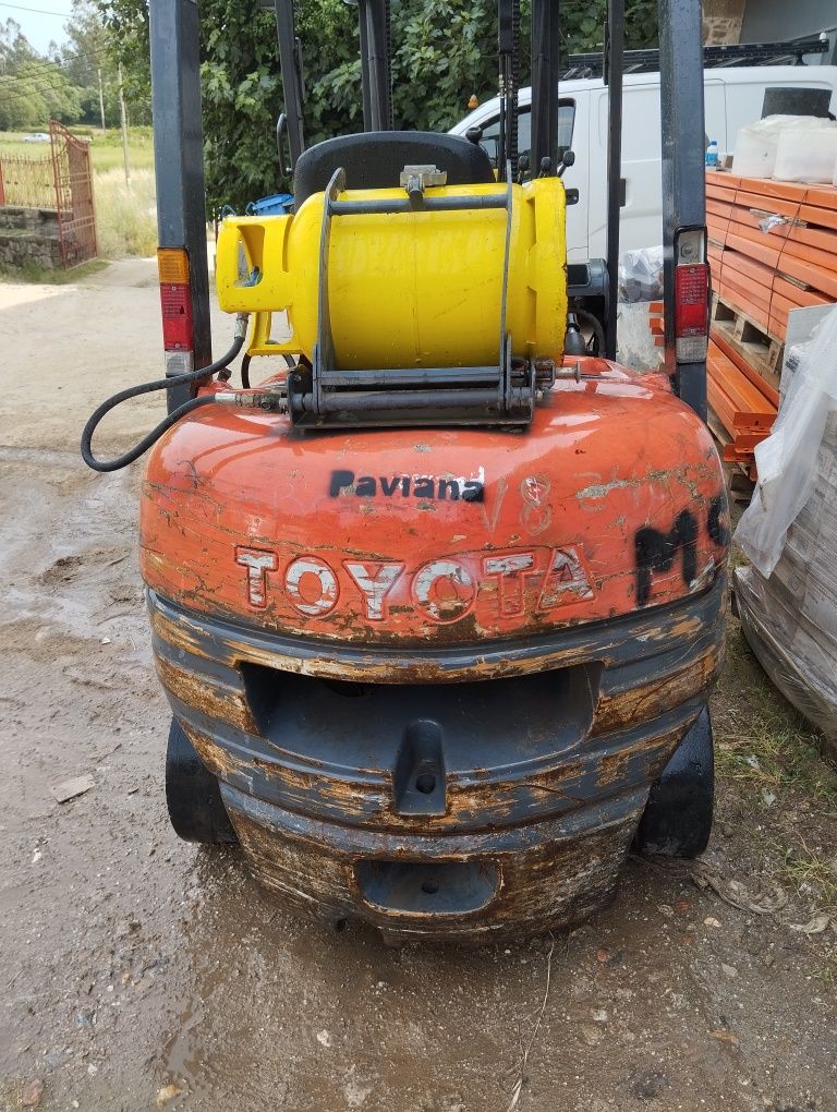 Empilhador Toyota gás 2,5tn