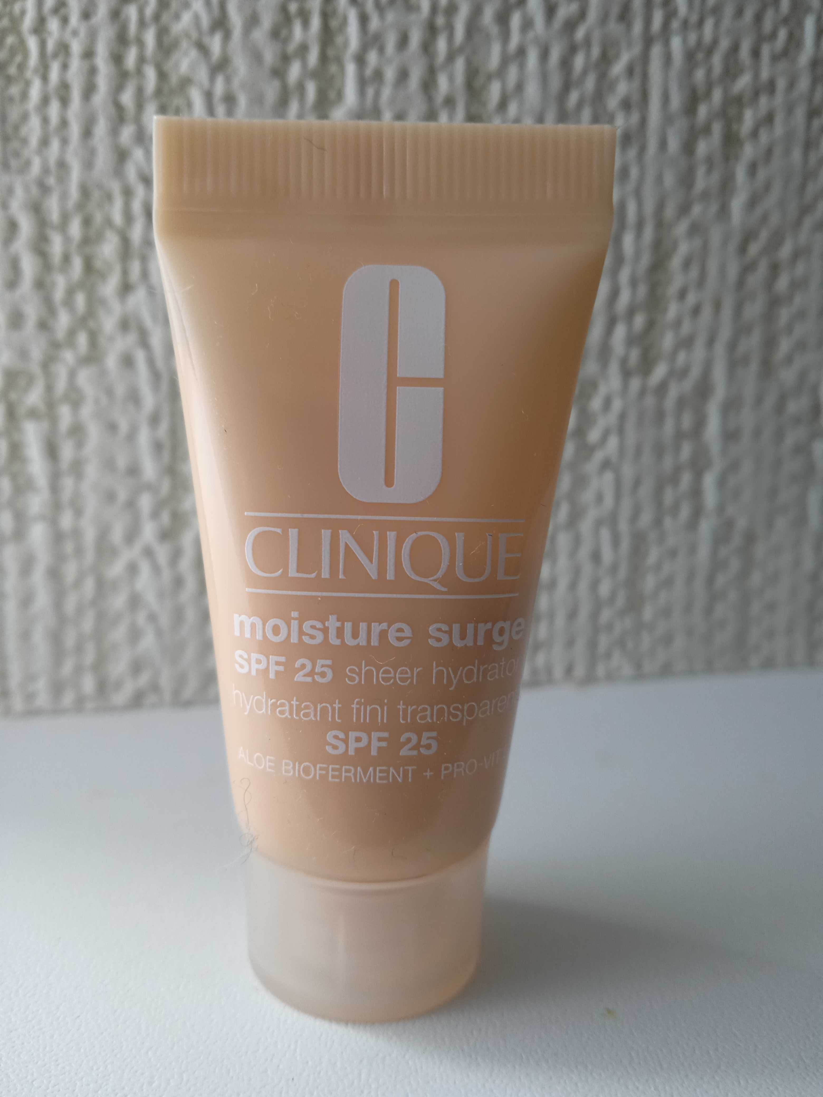 Крем для лица Clinique Clinique Moisture Surge SPF 25 Sheer Hydrator