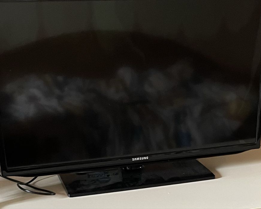 Телевизор Sony 40L4000 и телевизор Samsung UE32EH5307K