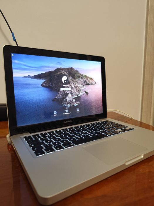 MacBook Pro z napędem CD