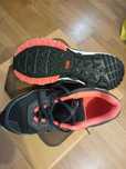 calçado corrida Kiprun Grip Cinzento/Preto/Laranja NÉON
