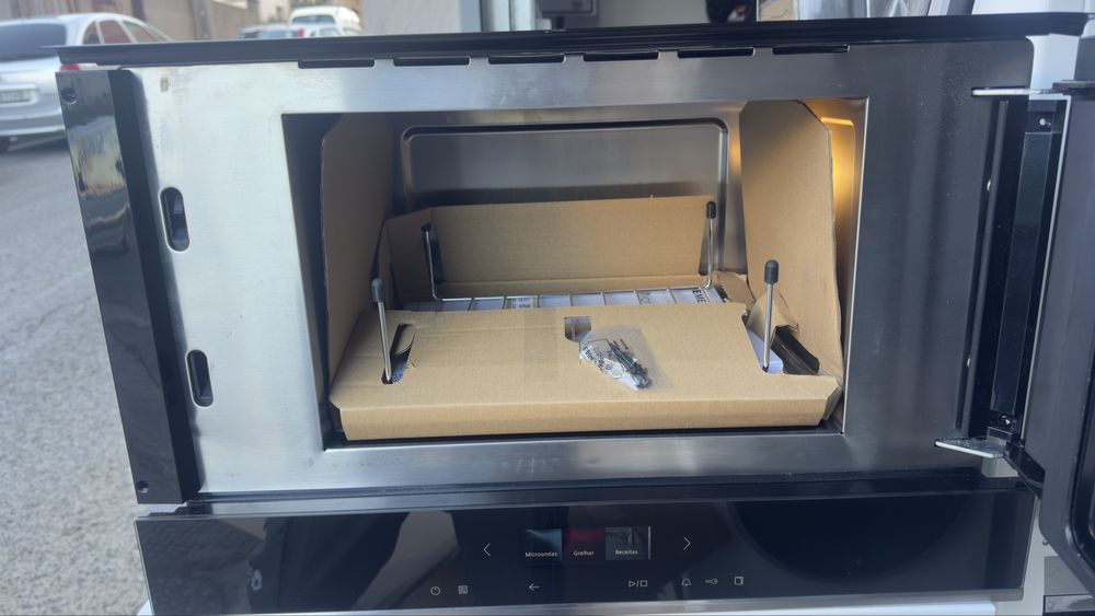 Micro-ondas Encastre SIEMENS BE732R1B1 (21 L - c/ Grill - Preto)