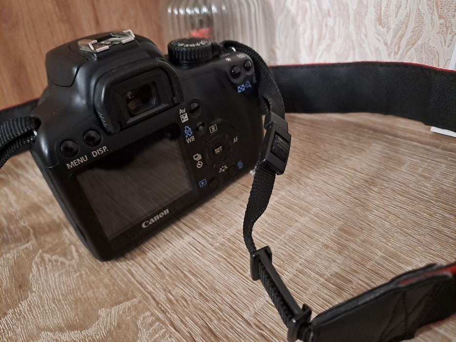 Дзеркальний фотоапарат canon eos 1000d корпус об'єктив canon efs 18-55