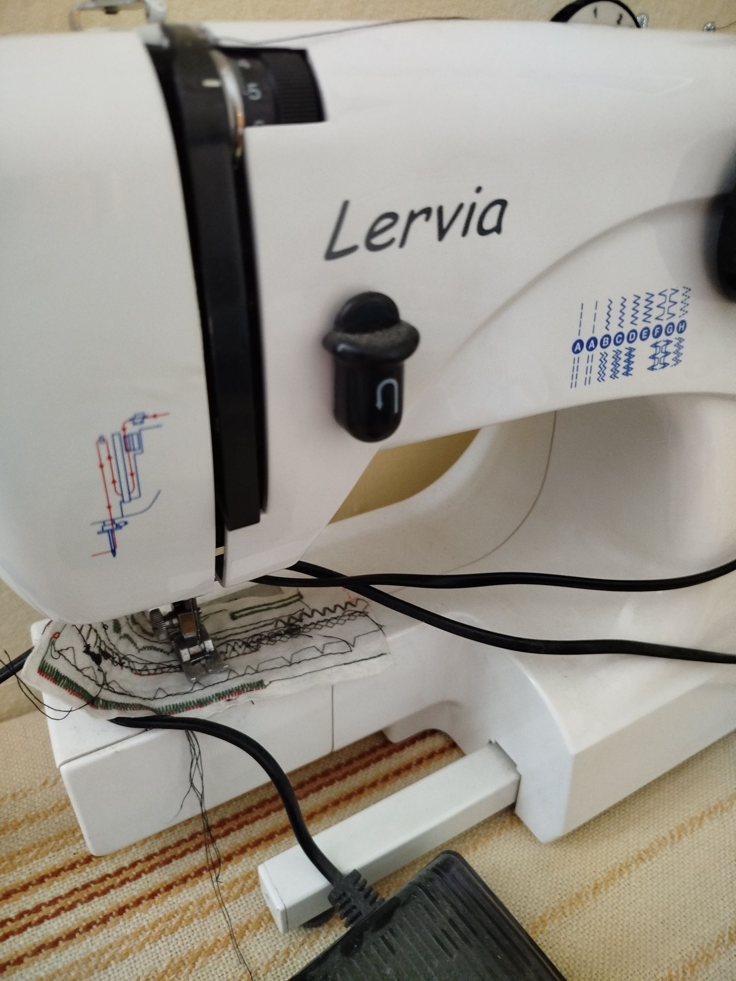 Maszyna do szycia Lervia.stan bdb.