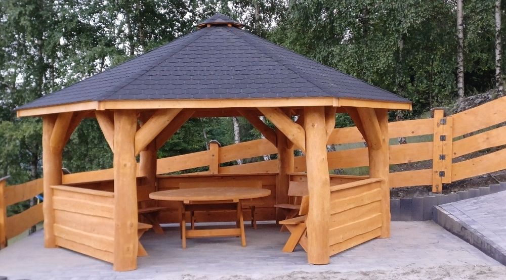 Altana ogrodowa.Altana z naturalnych bali.