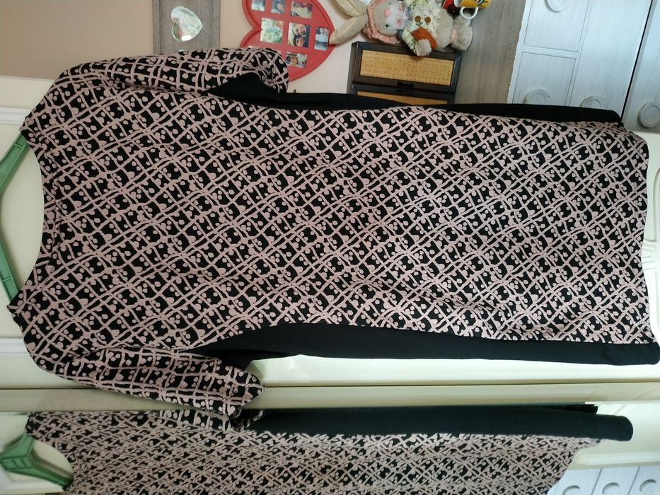 Elegancka wygodna sukienka uciągliwa roz 18. Doroty Perkins. Sliczna.