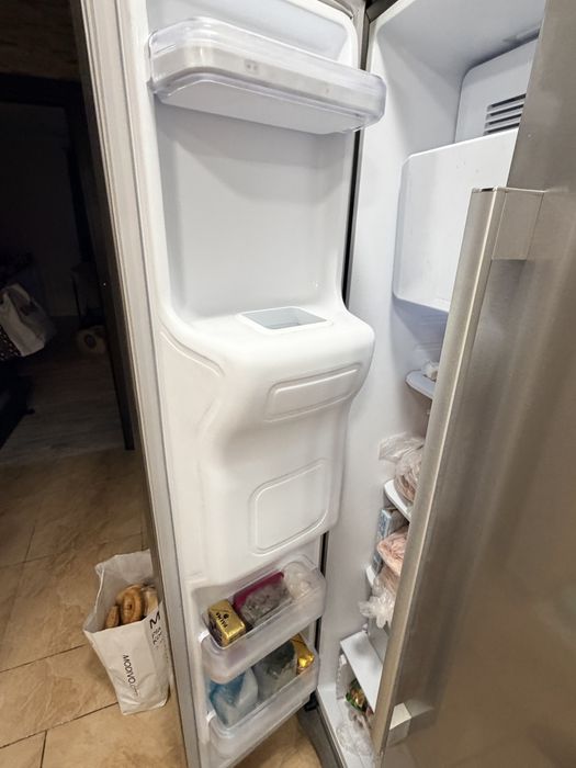 Loduwka samsung z kostkarką i wodą