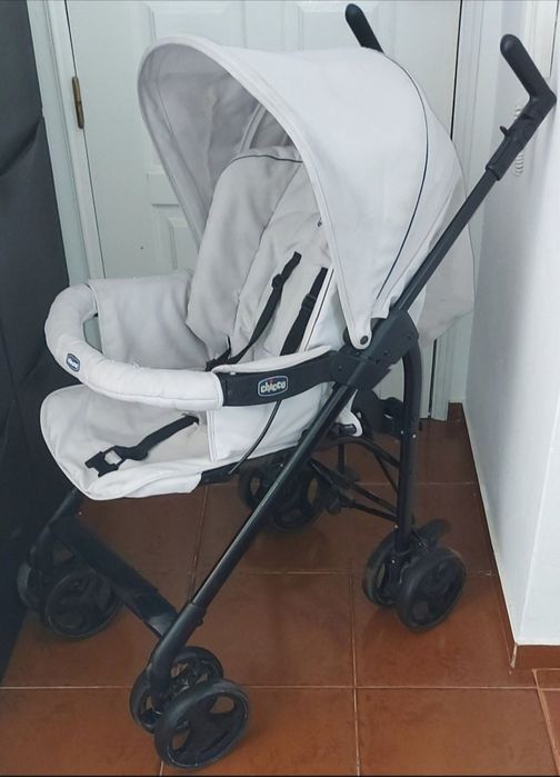 Carinho de bebé Chicco e outro...