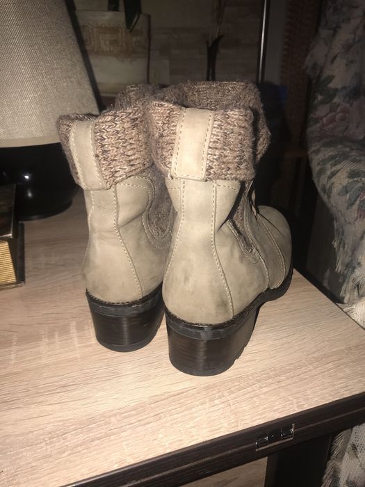 Продам женские ботинки