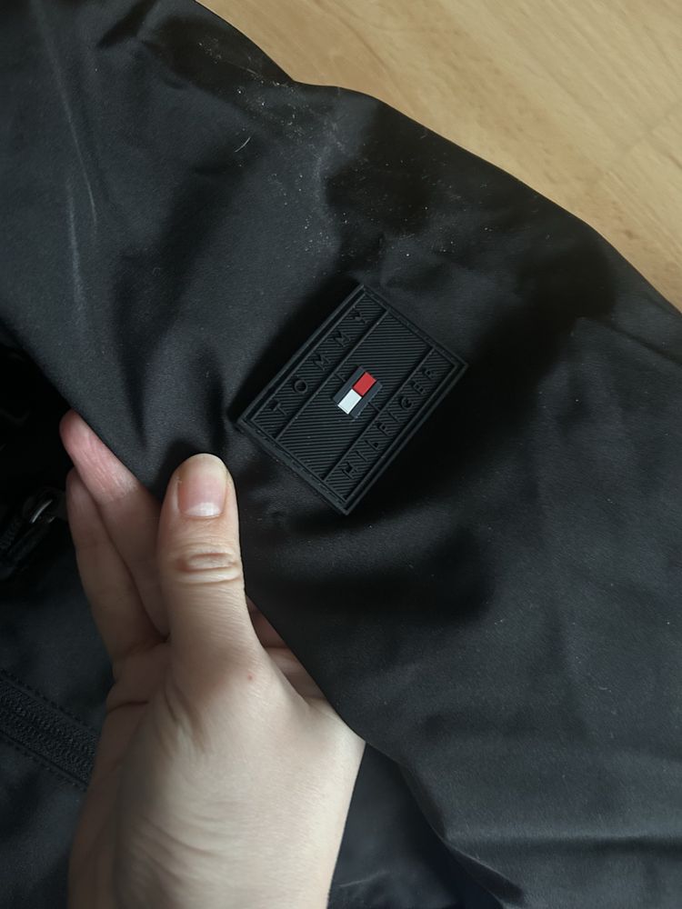 Nowa czarna kurtka meska Tommy Hlifiger outlet wiatrówka przeciwdeszcz