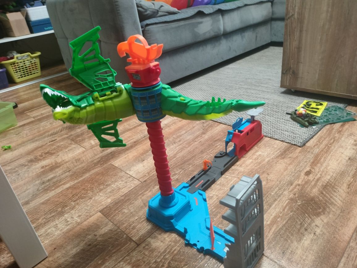 Tor Hot wheels smok