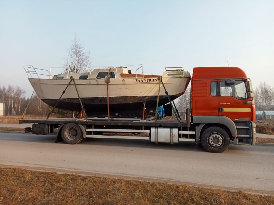 Transport maszyn rolniczych budowlanych laweta pomoc drogowa holowanie