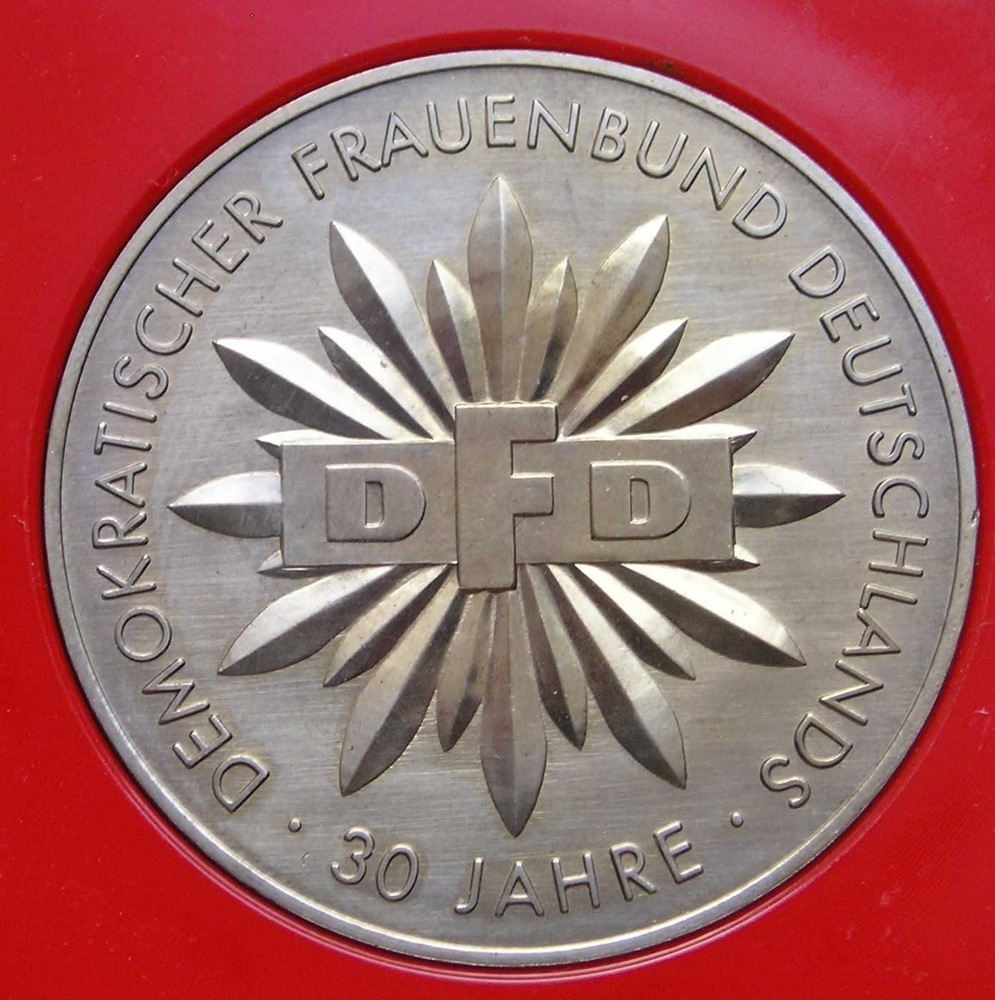 medal Niemcy DDR NRD - Liga Kobiet DFD 30-lecie - 1977