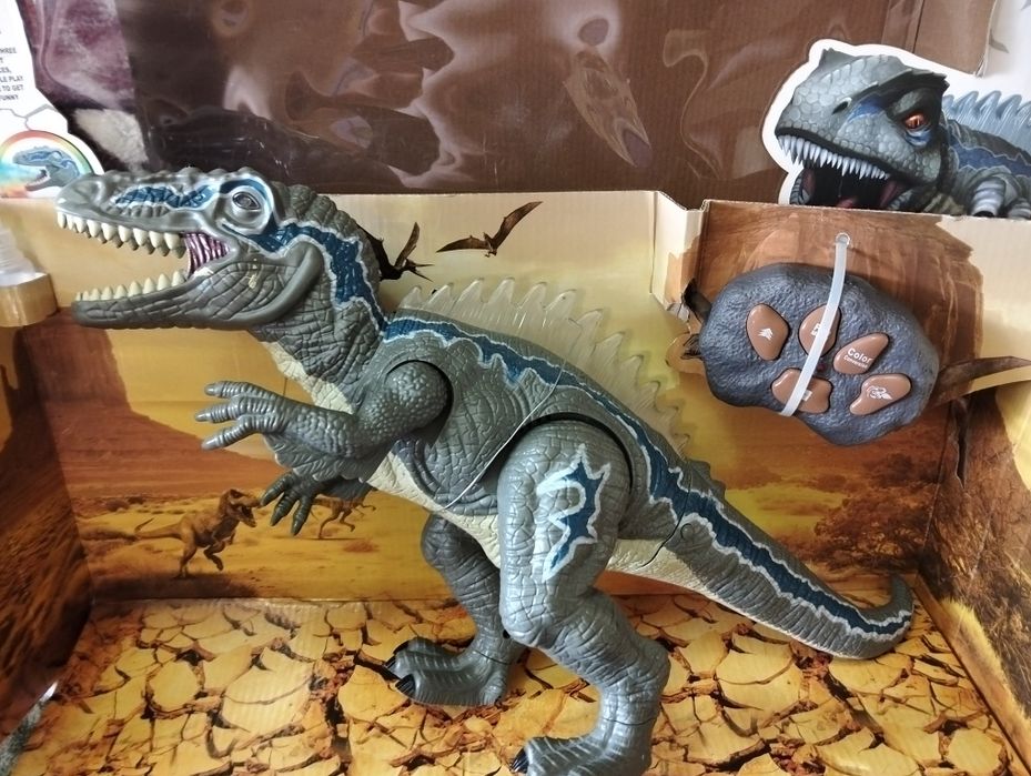 Динозавр на пульту