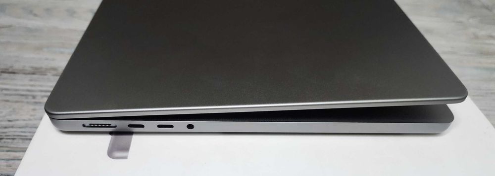 MacBook Pro 14 Mid 2023 M3 (MTL73) Space - 899$ - EmojieStore