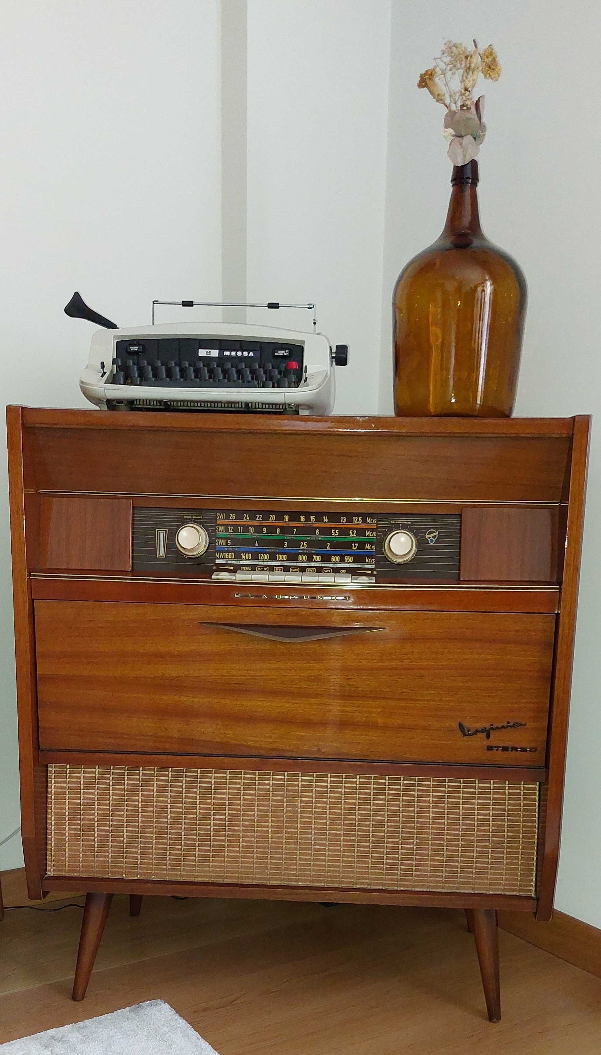 Móvel rádio e gira discos Blaupunkt C/Bluetooth