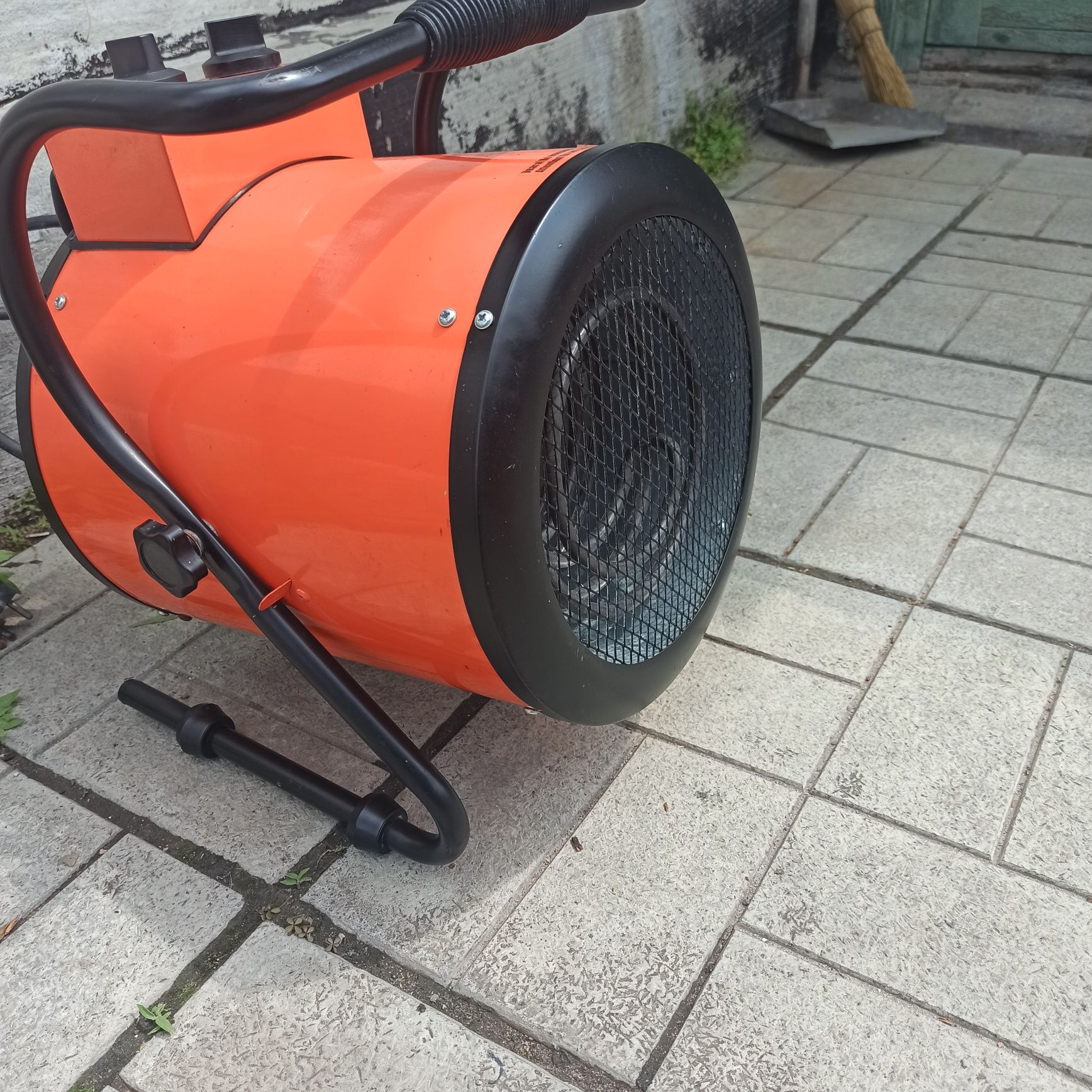 Продам Тепловая пушка 220v 3 кв