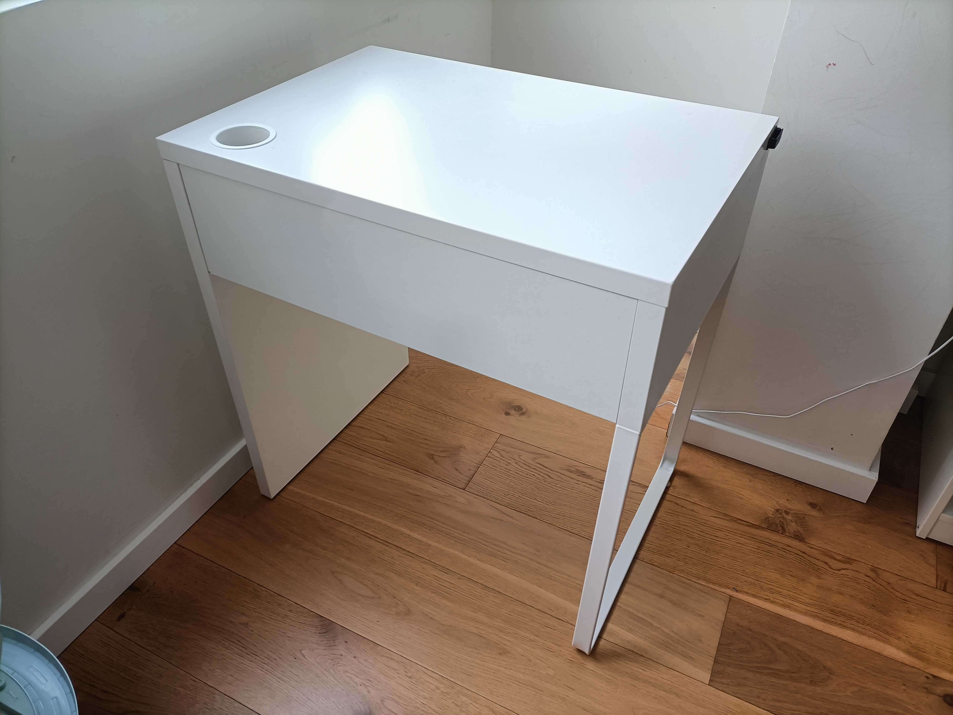 Secretária Compacta IKEA MICKE Branca c/ Gaveta e Passa Cabos