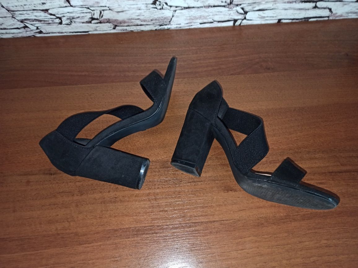 Sandały damskie na słupku r.35