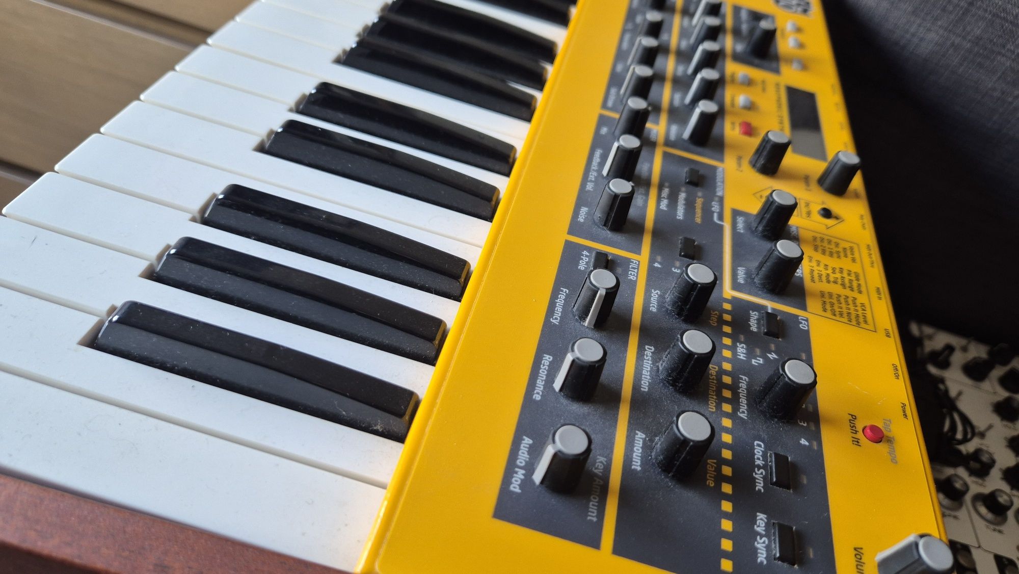Sintetizador Analógico Dave Smith Mopho Keyboard