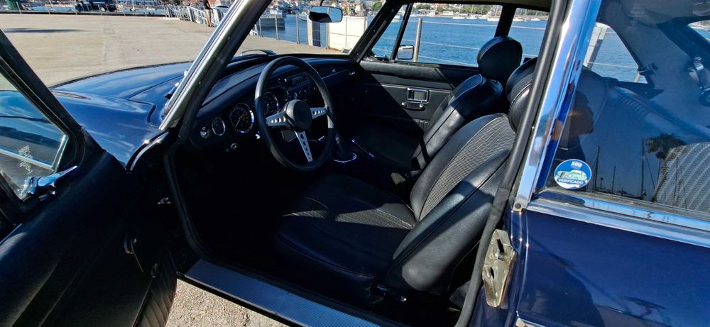 MGB GT 1971 Totalmente recuperado