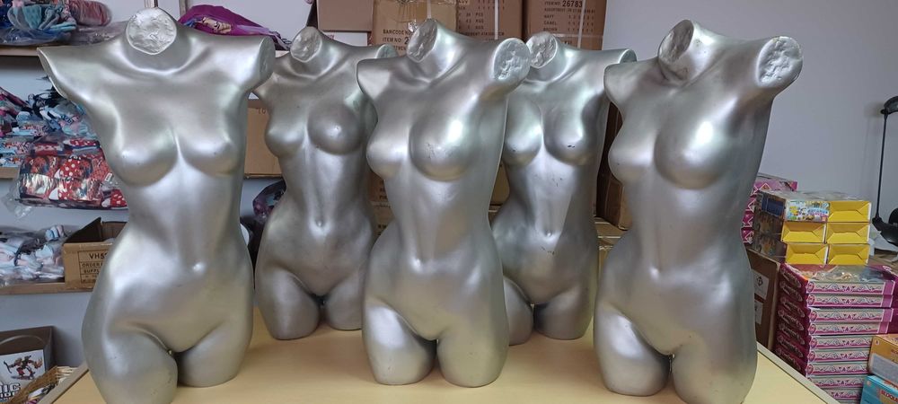 Manequins expositores de roupa